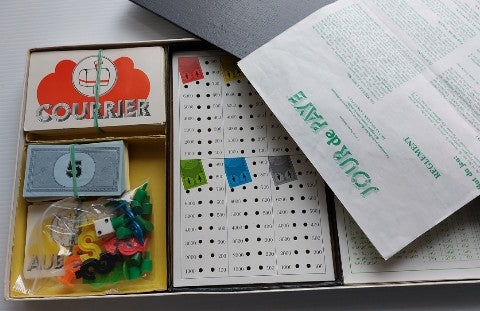 Jour de paye Hasbro Calculateur d'épargne et d'emprunt avec pions Jeux 8 ans et plus