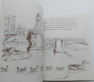 McCLOSKEY, Robert : Make Way for Ducklings SCHOLASTIC 0590339494